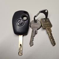 22-04-01 Renault Autoschlüssel + 2 Schlüssel.jpg